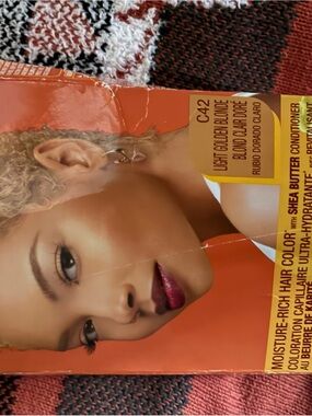 C42 Light Golden Blonde Hair Color with Shea Butter